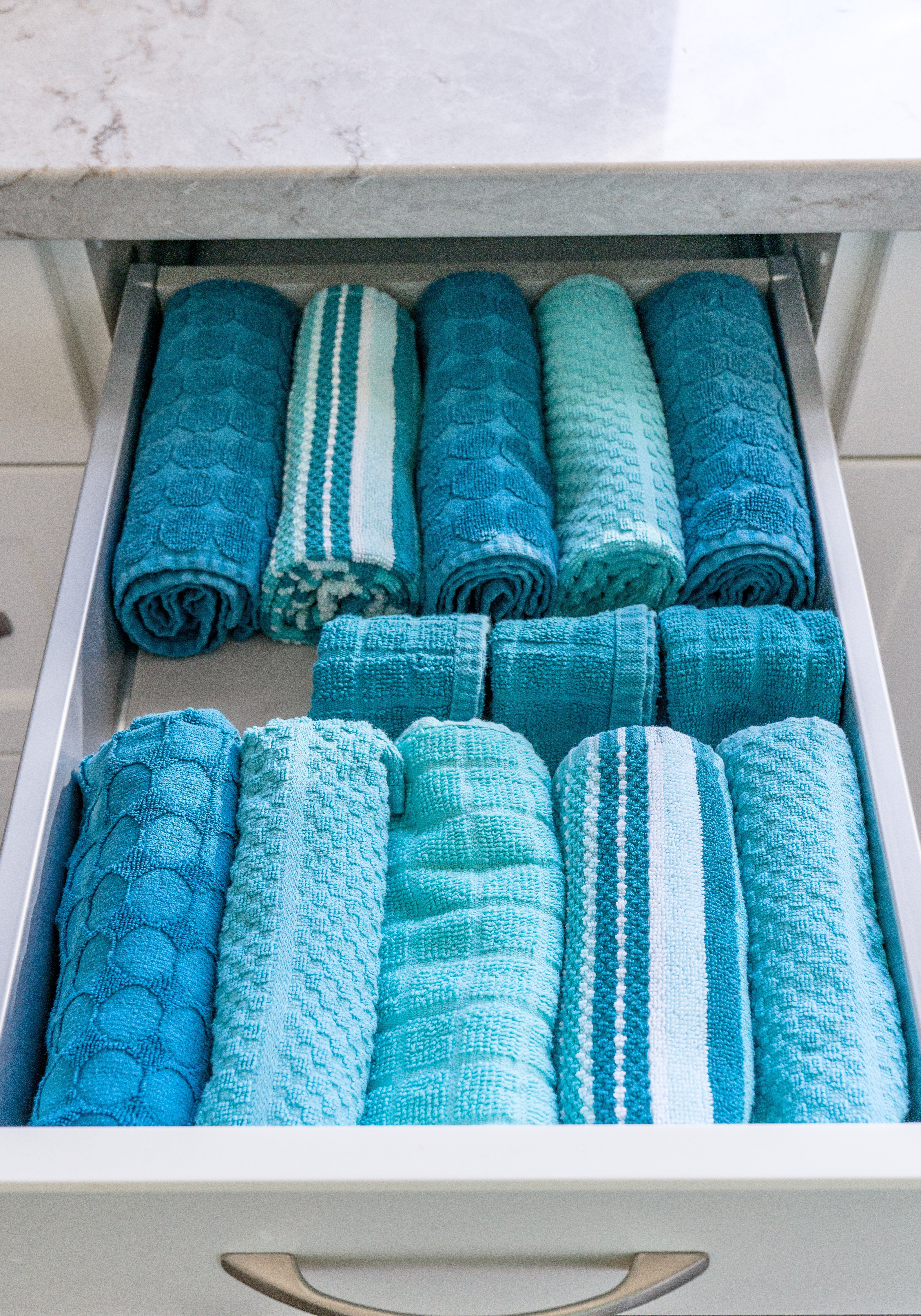 10 Budget Home Organizing Products Under $20.00 10 2kitchen drawer towels after - 10 Budget Home Organizing Products Under $20.00